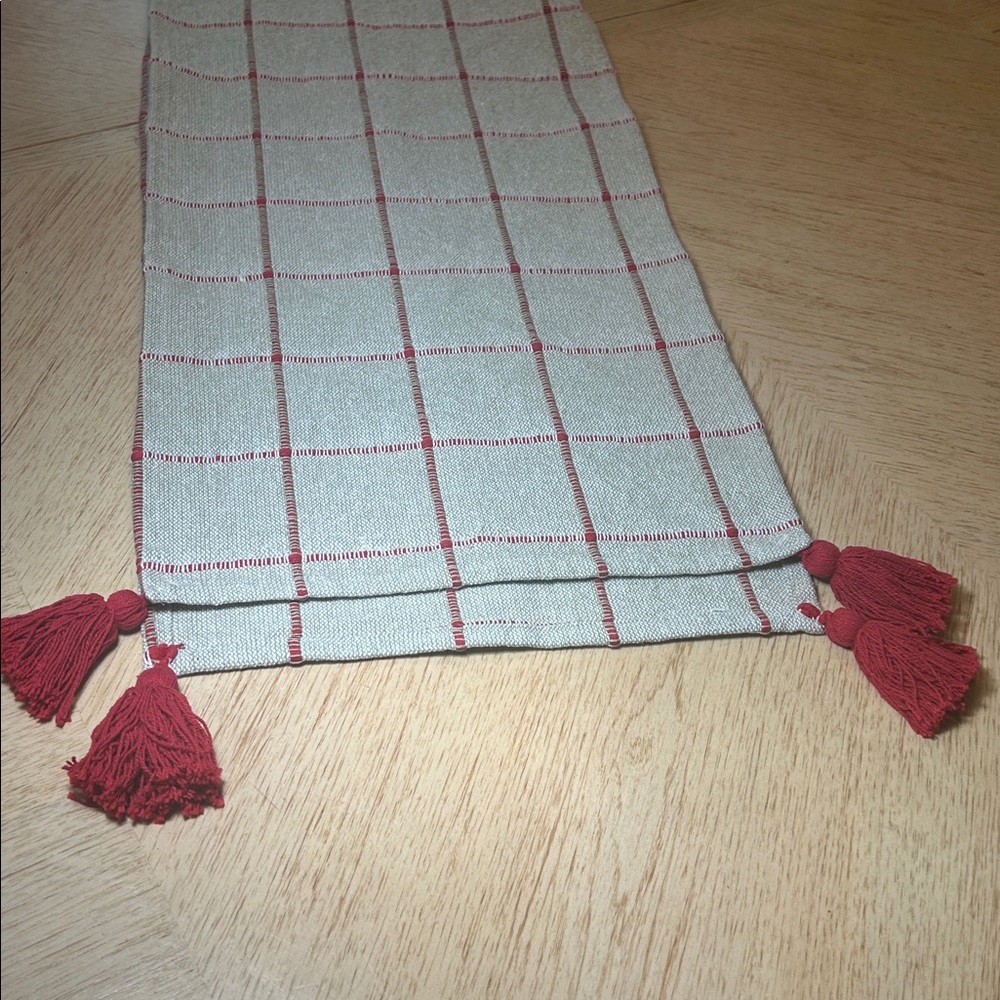 Tag Check Table Runner With Tassels - Picture 4 of 5